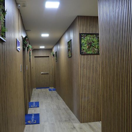 Famalu Apartments Неаполь Екстер'єр фото